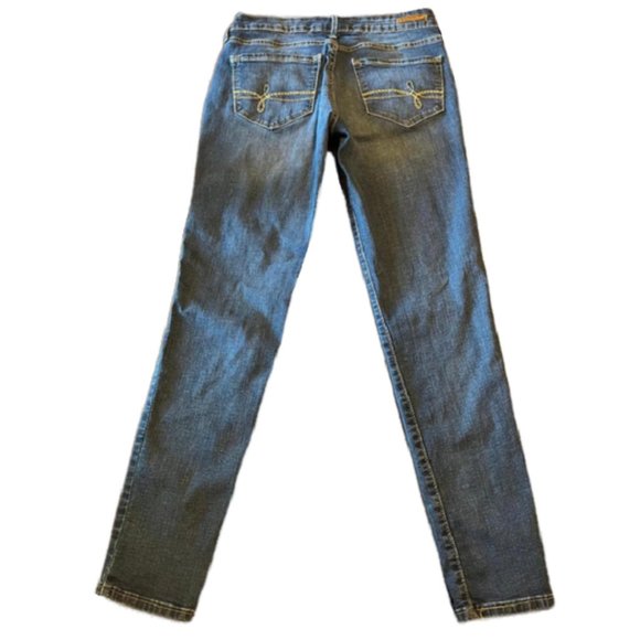 Distressed Ripped Patched Jeggings - Picture 4 of 10